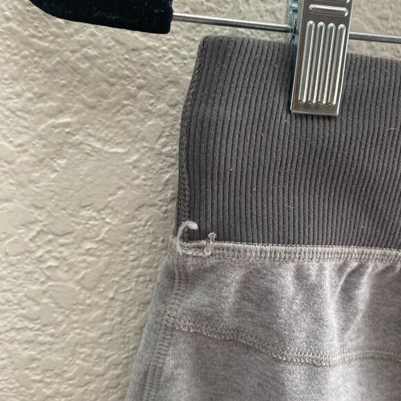 Lululemon High Rise Relax Crop Sweatpants Gray Size 4 Gym Fitness Yoga Workout - Picture 4 of 6
